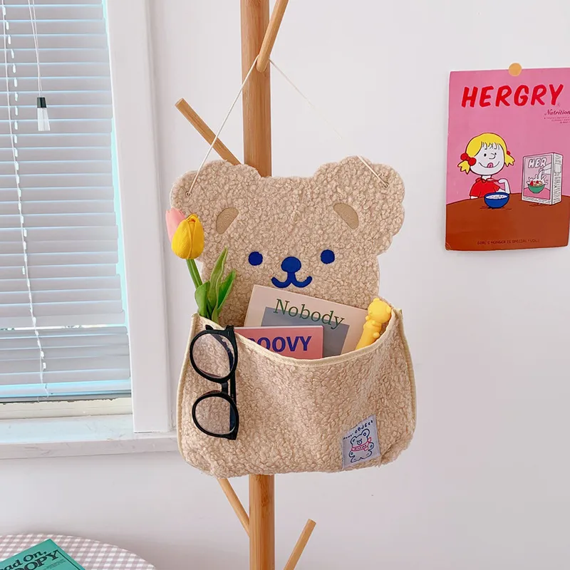 Bear dos desenhos animados Bolsa de armazenamento de parede Ins Menina Bedroom Saco de Armazenamento Pelúcia Soft Softing SunDries Organizer Home Decor