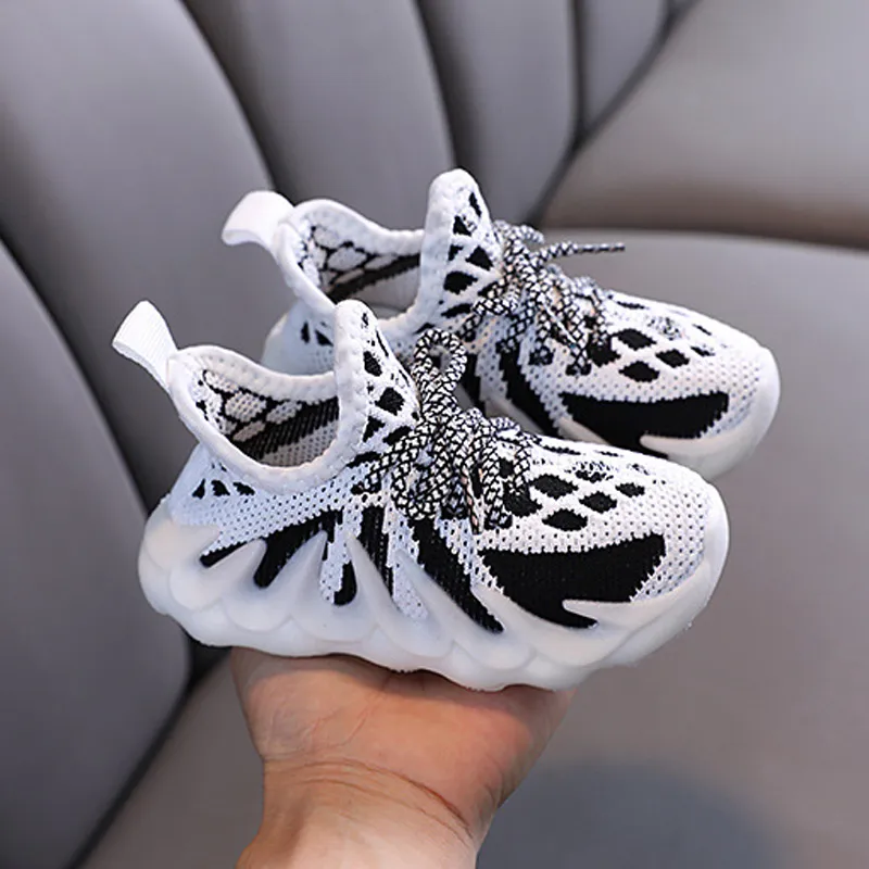 2022 nouveau Designer Infant Little Kids First Walkers Sneakers Bébé Outdoor Mode Chaussures de course Scotts Obsidian Chicago Bred Multi-Color