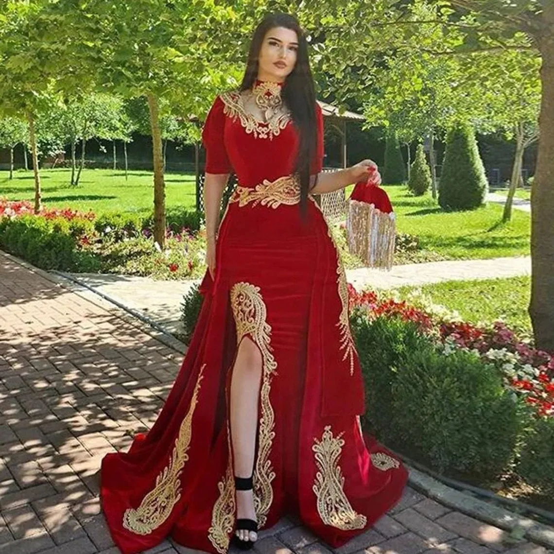 Moderne Marokkaanse Caftan Red Velvet Avondjurken met afneembare rok zijspleet Arabische Dubai Kaftan Celebrity Party Formele jurken 2022 vrouwen speciale gelegenheid slijtage