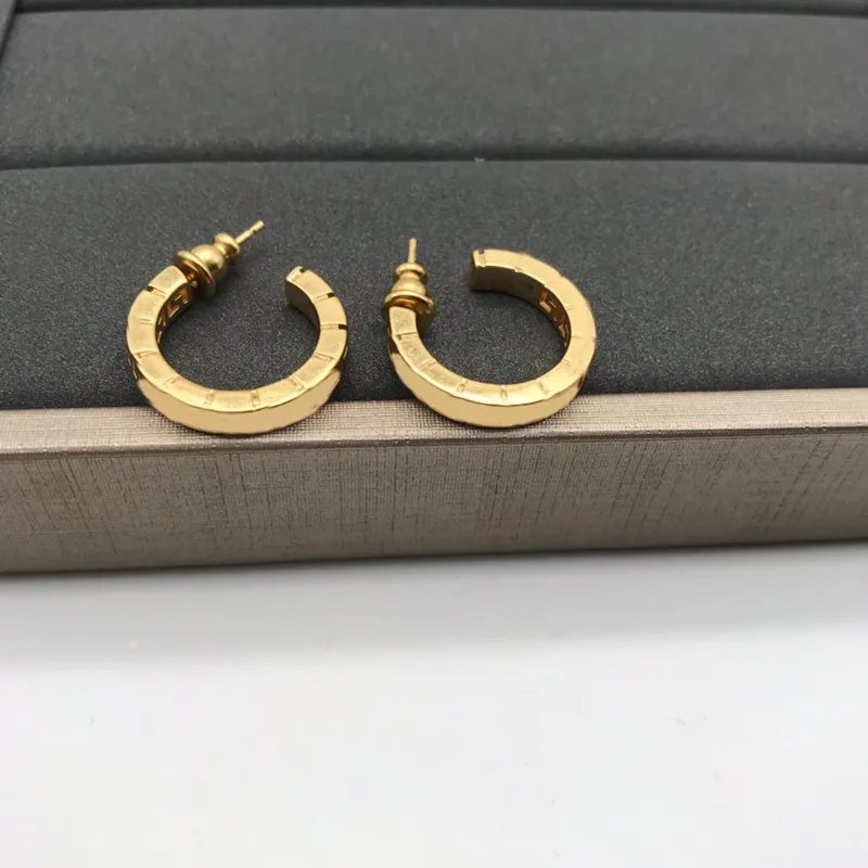 Dames hoepel oorlingen designer sieraden diamanten goud oorbel letters accessoires luxe studs v hoepels armbandboucles met doos mooie 22062905R