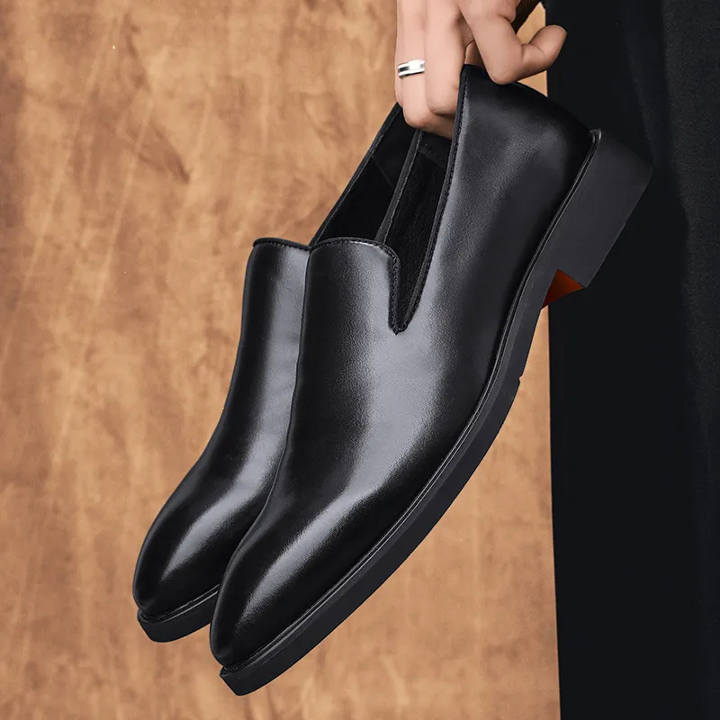 Klassiska loafers män skor pu läder fast färg mode mångsidig enkel spetsig tå platt casual business klänningskor dh997