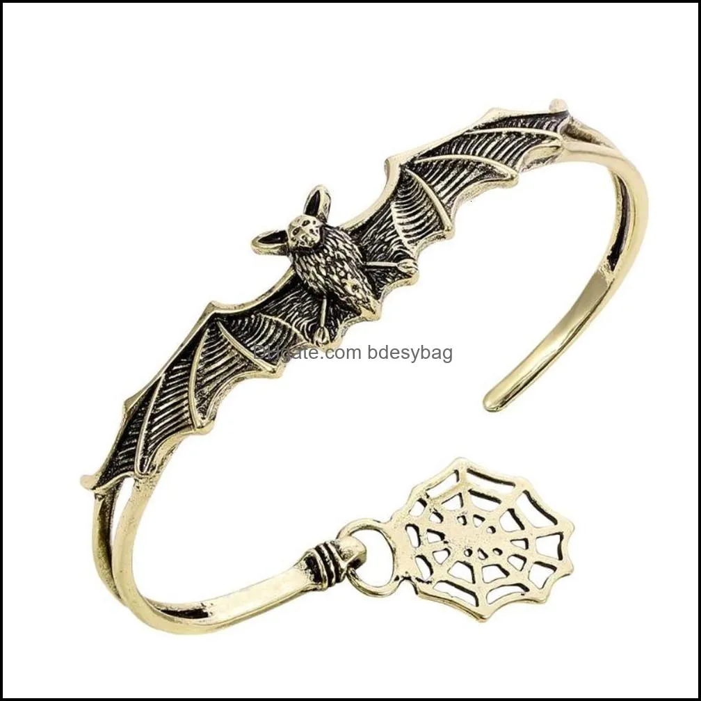 Charm Bracelets Selling Halloween Retro Bat Spider Web Opening Bracelet Creative Personality Punk Jewelry Open Alloy