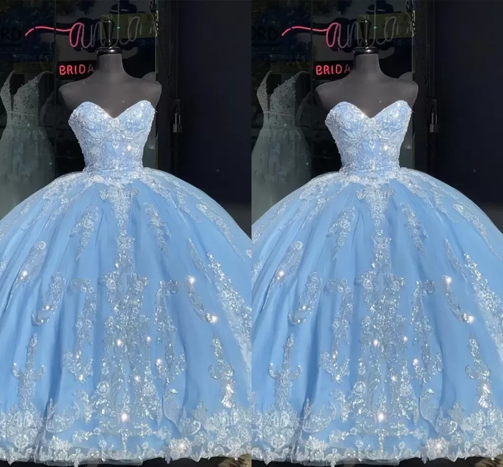 Light Blue Ballgown Quinceanera Платья с 3d Цветочные аппликации Бисероплетенные блестки Милая Декольсия Пагерт Сладкий 16 День Рождения Платья Prom Prom Thumbs