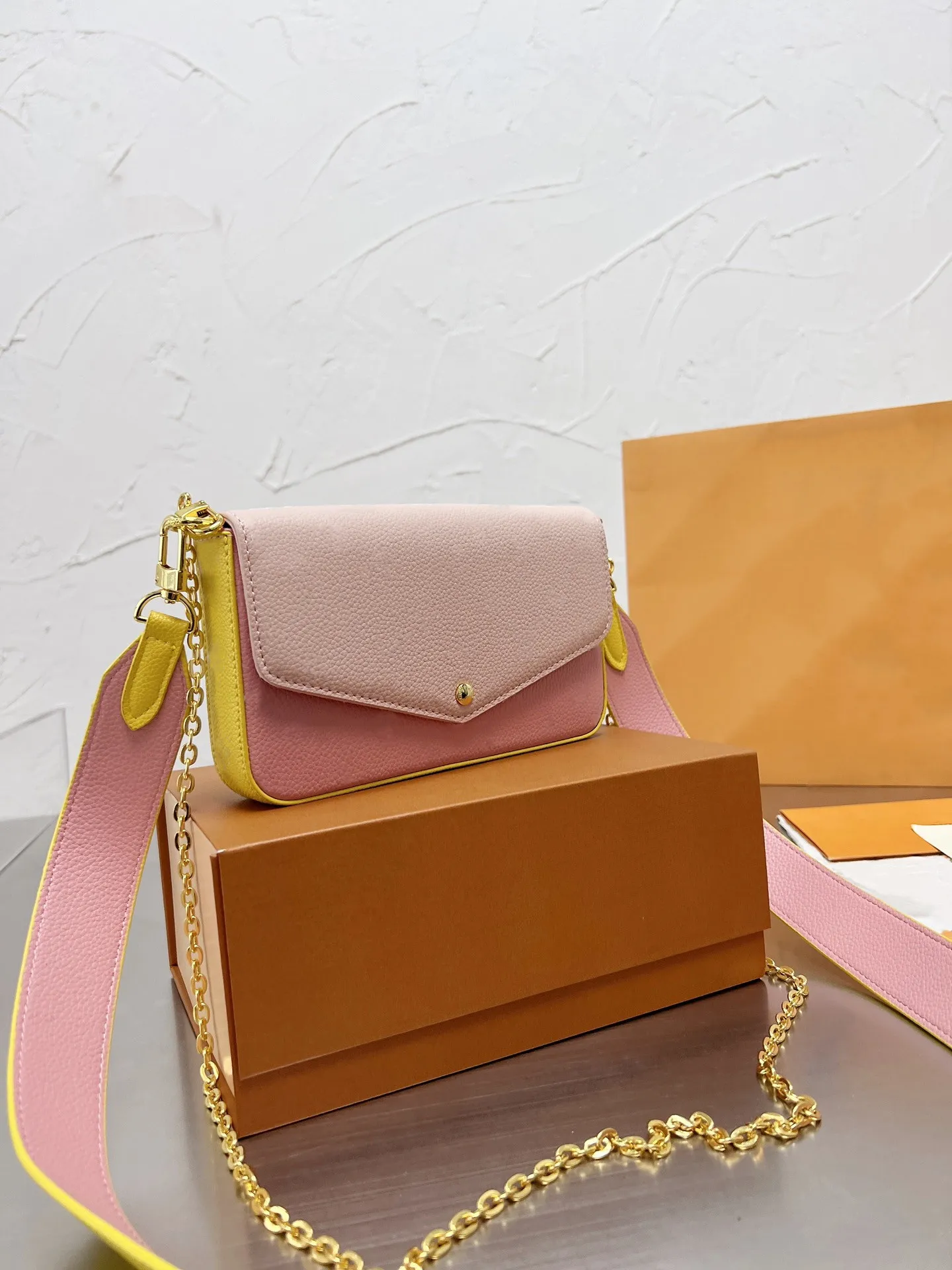9A+ top luxury designer bag brand classic fashion three-in-one pair of shoulder straps single shoulder messenger women`s bag