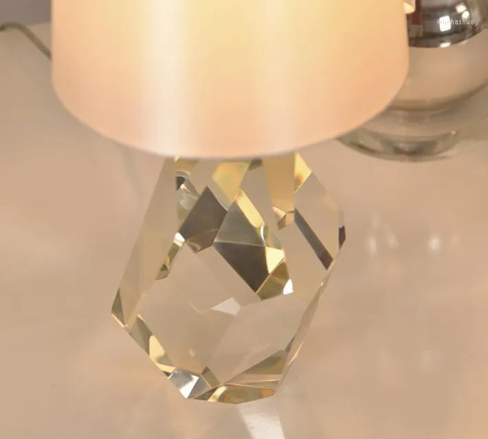 Lampade da terra Lampada da tavolo in cristallo moderna minimalista in stile europeo Lampada da comodino per camera da letto Creativa El Elegante soggiorno DecorativFloor