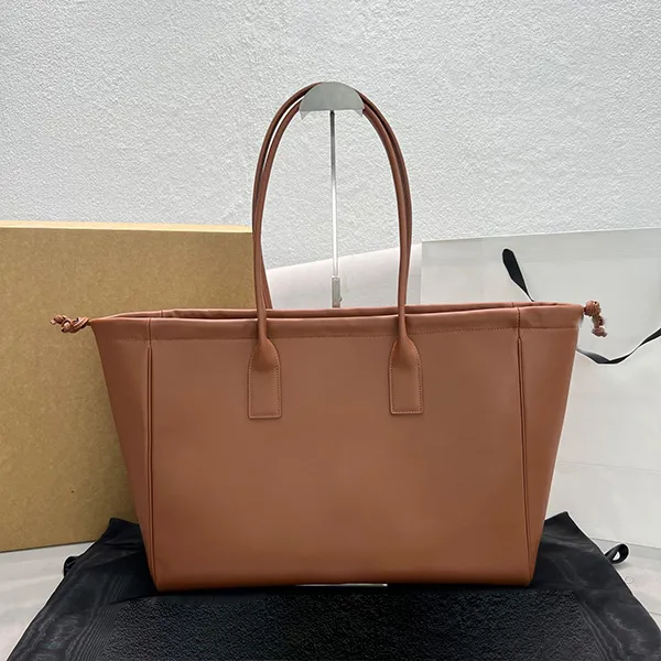 Bolsos de compras de cuerda de cuero de la más alta calidad Bolsos de mano de gran capacidad de 40 cm Bolsos de mano Paquete de negocios de computadora Asa de viaje Bolsos de hombro de moda de gamuza