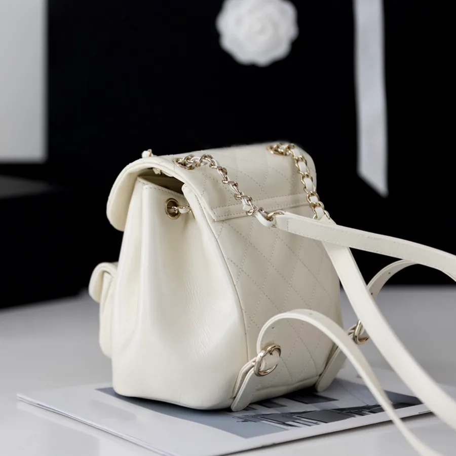 Bolsas 10a Espejo con mochila de diseño de cuero de moda mochila para mujeres Caja de diamantes de hombros C042