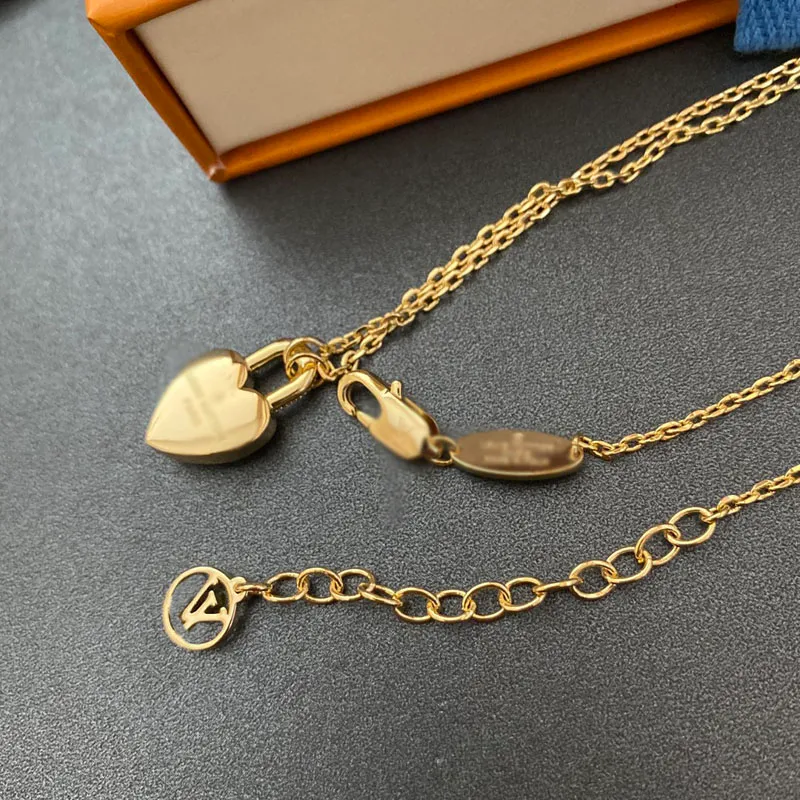 Naszyjniki wiszące projektant designerski naszyjnik łańcuch choker kryształowy złoto platowana mosiężna miedziana miedziana l-litera oświadczenie Kobiety biżuteria ślubna B070 p8lc
