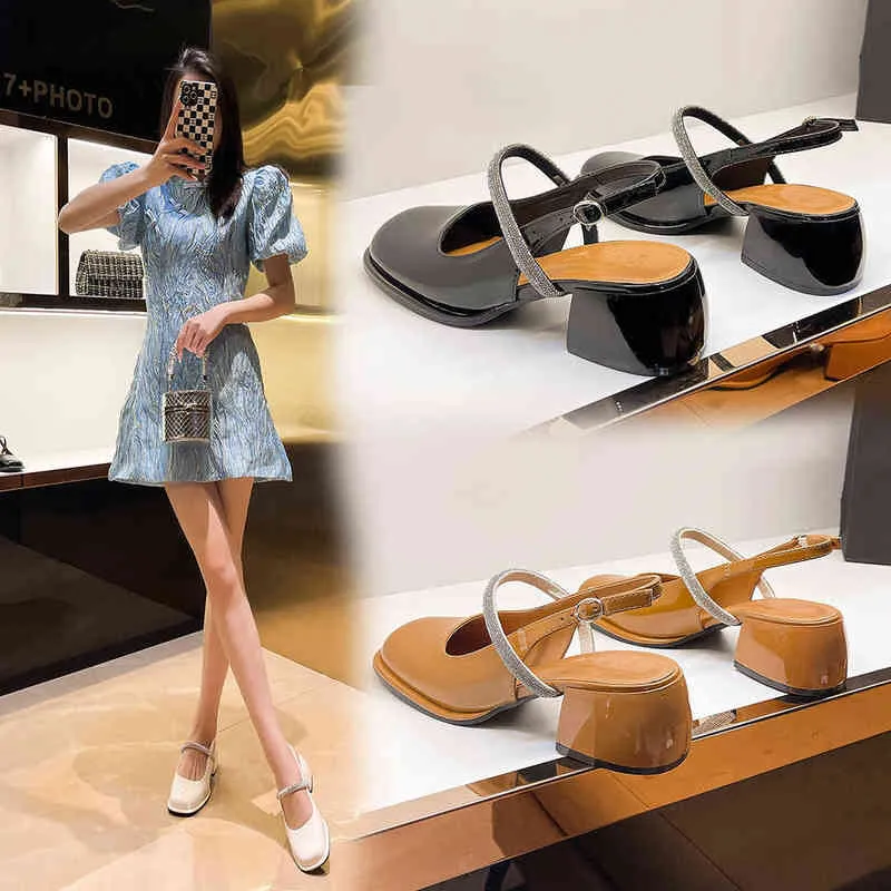 2022 الصيف جديد كعب سميكة الصنادل حجر الراين baotou الظهر فارغة ماري جين المرأة الكبيرة 43 أحذية واحدة