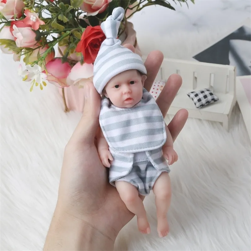 Simulated Infant Reborn Christmas Gift Baby Early Educational Toys with Delicate Dress Silicone Made Relax Toy girl 220505