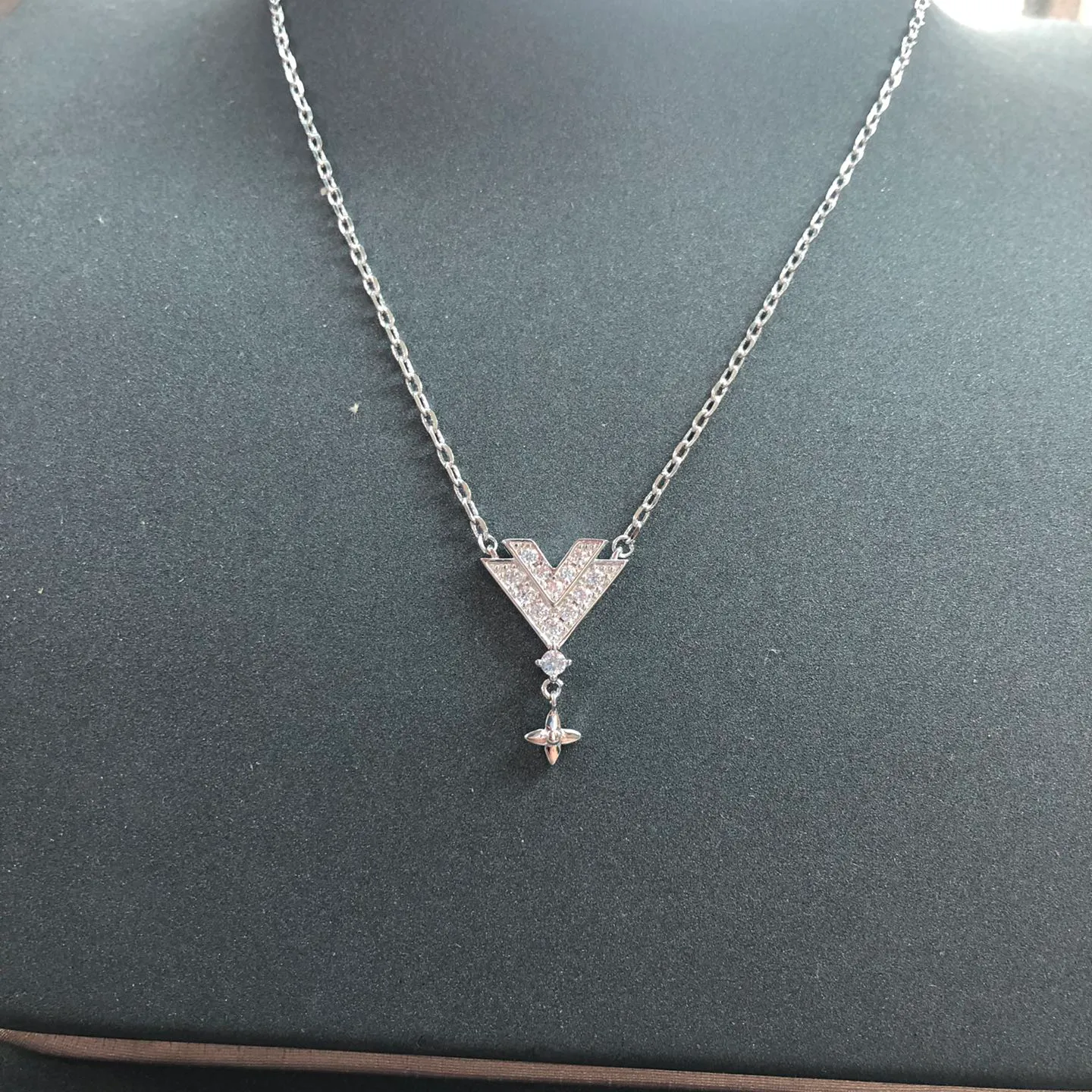 Luxury Double V Letter Jewelry 925 Silver Cut White CZ Diamond Pendant Party Women Clavicle Necklace Accessories No Box