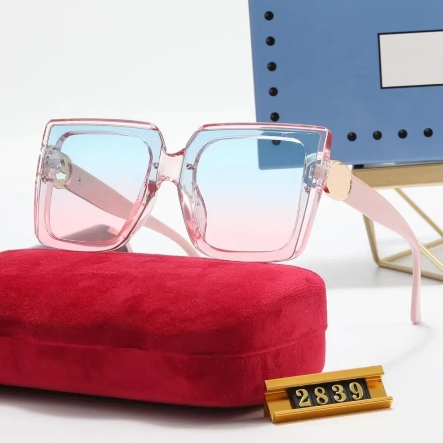 브랜드 럭셔리 디자이너 선글라스 여성 남성 안경 반투명 야외 음영 PC 프레임 패션 클래식 레이디 선글라스 고객 자주 구입