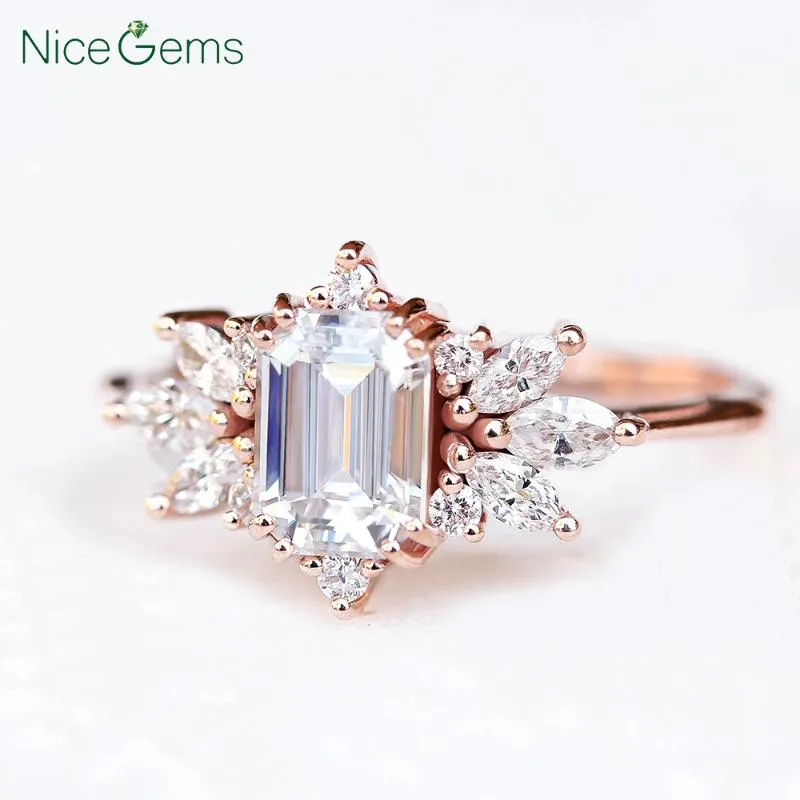 Klaster Pierścionki Nicegemy Solid 14K ROSE GOLD CENTER 7X5MM Emerald Cut Moissanite Pierścionek zaręczynowy z okrągłym markizy MOISSAINITE