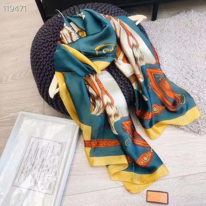 2022 Trevlig kvalitet Classic 100% Silk Scarf för kvinnor Spring Design Chain Style Lång halsdukar Wrap med tagg 180x90cm Sjalar