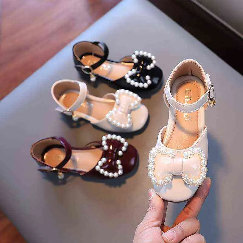 2022 Nya barnskor Pearl Rhinestones Shining Kids Princess Shoes Baby Girls Shoes For Party and Wedding Toe Half Sandals G220523