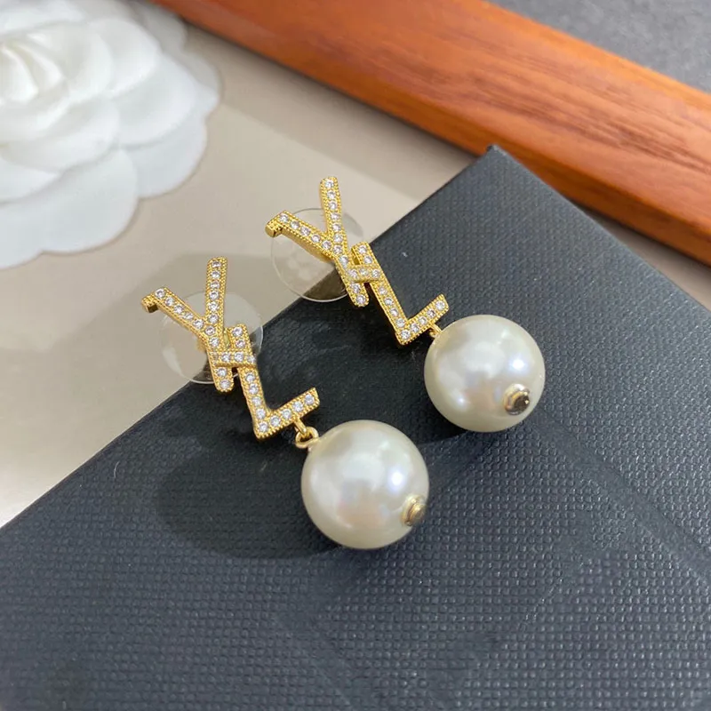 Women Fashion Earring Chic Pearl Eardrop Full Diamond Letter Earrings Luxury Designer Jewelry Ear Studs Hoops Love Bracelets 2207062XQ