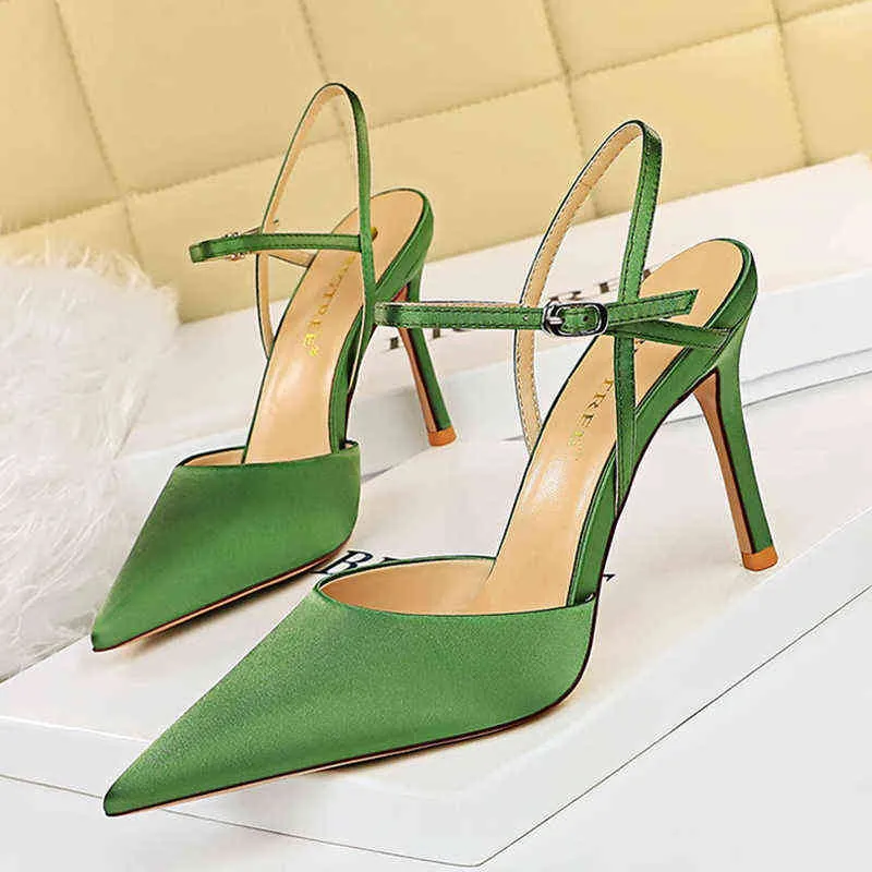 2022 Verão Luxo Feminino Seda Verde Stripper Salto Sandália Sexy 9,5 cm Salto Alto Sandálias Fechadas Sandálias Sapatos de Festa de Casamento G220516