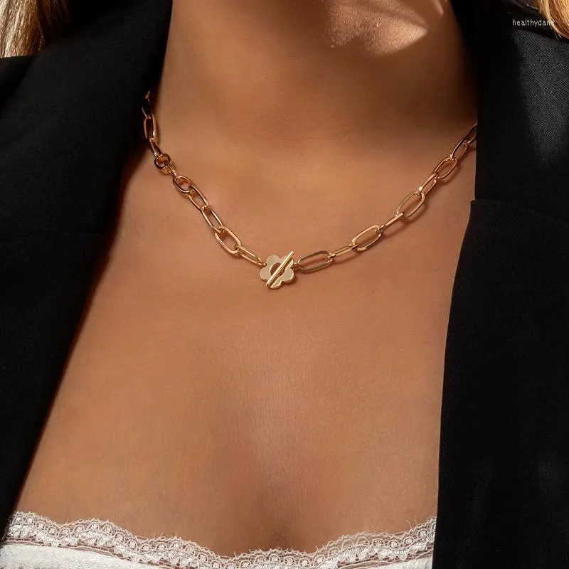 Cadeias Purui Simples com colar de pingente de fivela de flores para mulheres colares de cor de ouro da moderna cor de garganta curta 2022 Jóias de moda Heal22