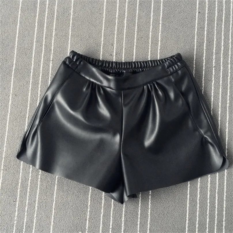Nya sommarkvinnor Elastisk midja PU läder svart shorts kvinnlig kändis samma lösa mode kvinnor avslappnade shorts 210306