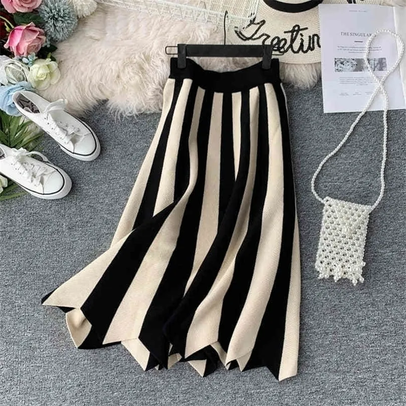 2019 Nuovo arrivo Nero Bianco Stripe Ladies Gonne Gonna vintage stile Hepburn europeo Elegante gonna longuette gonna a strisce in maglia T200520