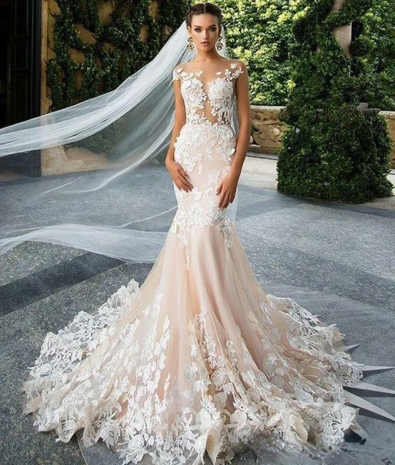 Abiti da sposa a sirena modesti di capodanno Abito da sposa lungo senza schienale Cristalli di perline Applique di pizzo sexy Sweep Train Custom Made Africano Plus Size Vestido De Novia