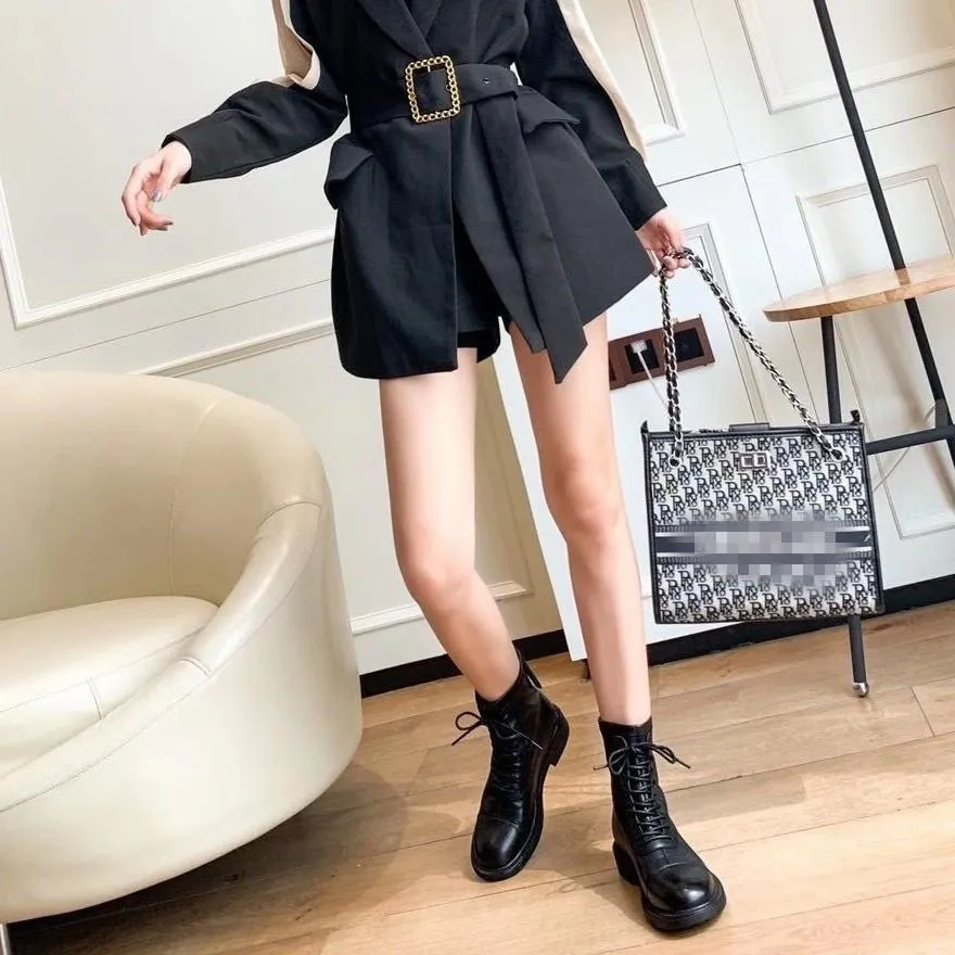 販促通販 2021最新の女性用ブーツハイヒールデザイナーカスタマイズされたレトロな汎用性のあるマーティンブーツ35-42 安いサイト  -reem.co.in