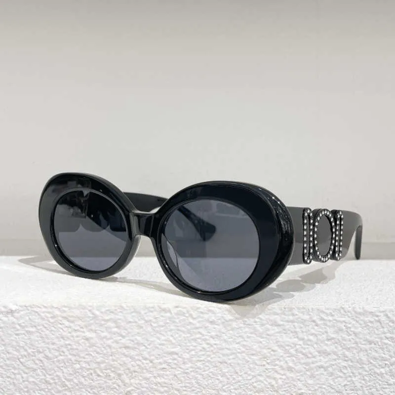 2022 Lens de óculos de sol Red Red com a mesma personalidade Ladies All Match Fashion Butterfly Sunglasses VE4426U