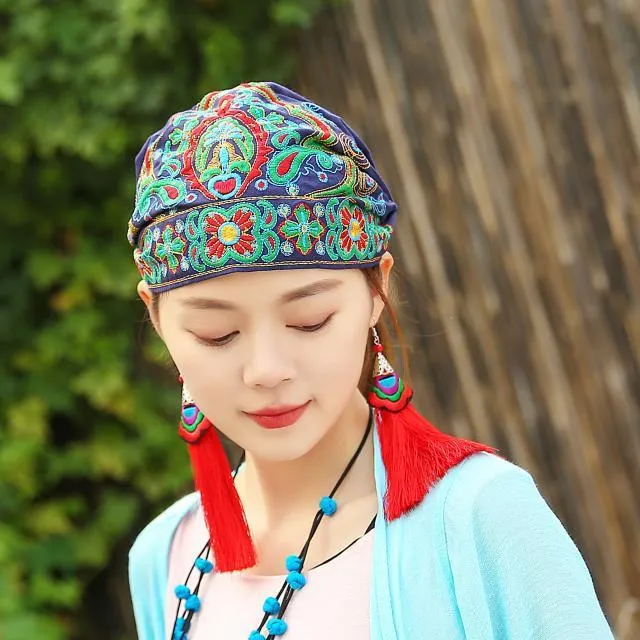 Beralar Kadın Meksika Tarzı Etnik Vintage Nakış Çiçekleri Seyahat Bandanas Kırmızı Baskı Şapkası Kış Leisure Boho Şapkaları 5 Renkler için