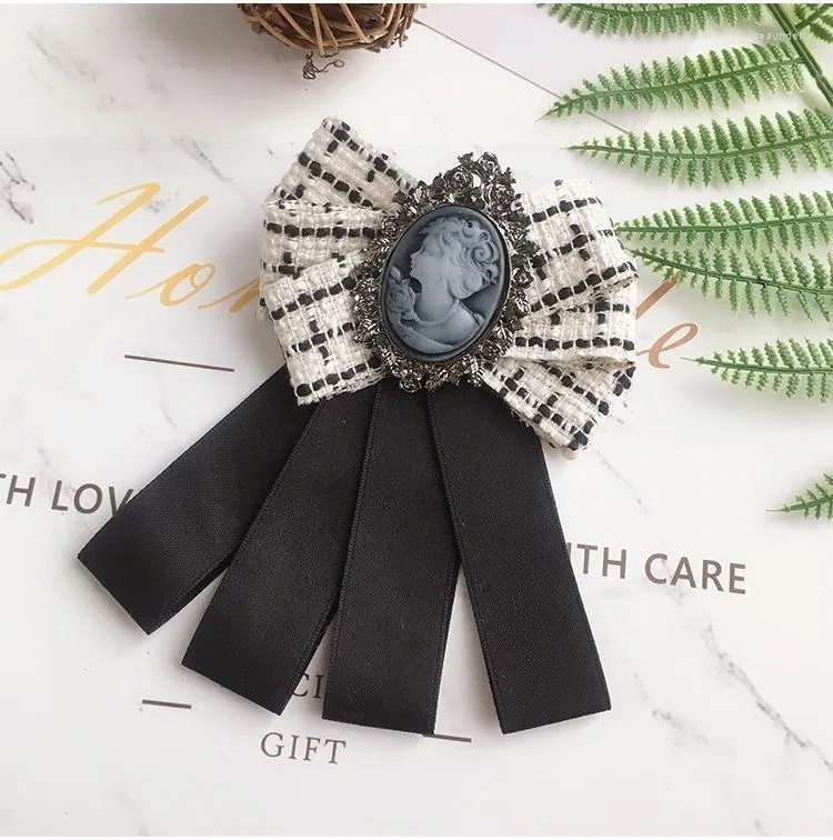 Pins Brooches Woman Big Ribbon Bowknot Beauty Head Corsage Classic Plaid Fashion Jewelry Lady Shirts Accessories Seau22