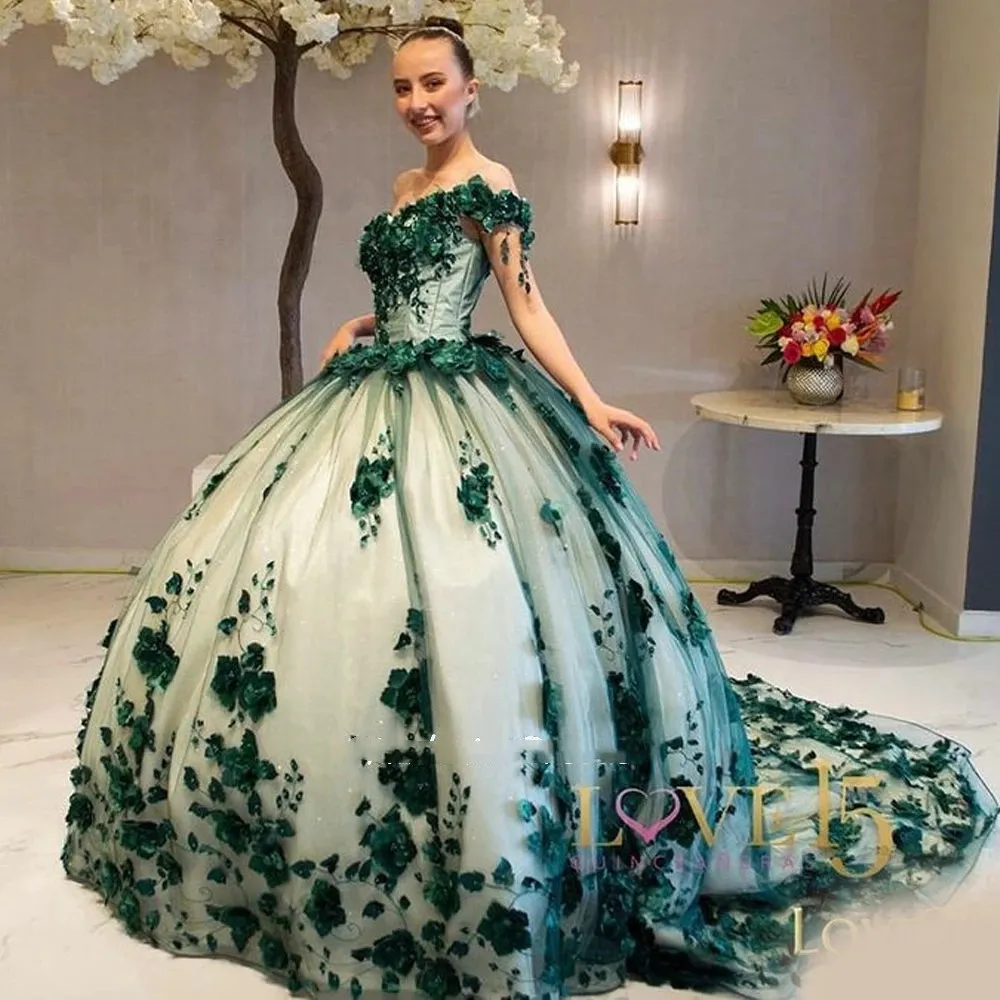 Ahorra a lo Grande en Compras al por Mayor de Vestidos De Membrillo  Esmeralda Emerald Green 3D Flowers Ball Gown Quinceanera Dresses Off The  Shoulder