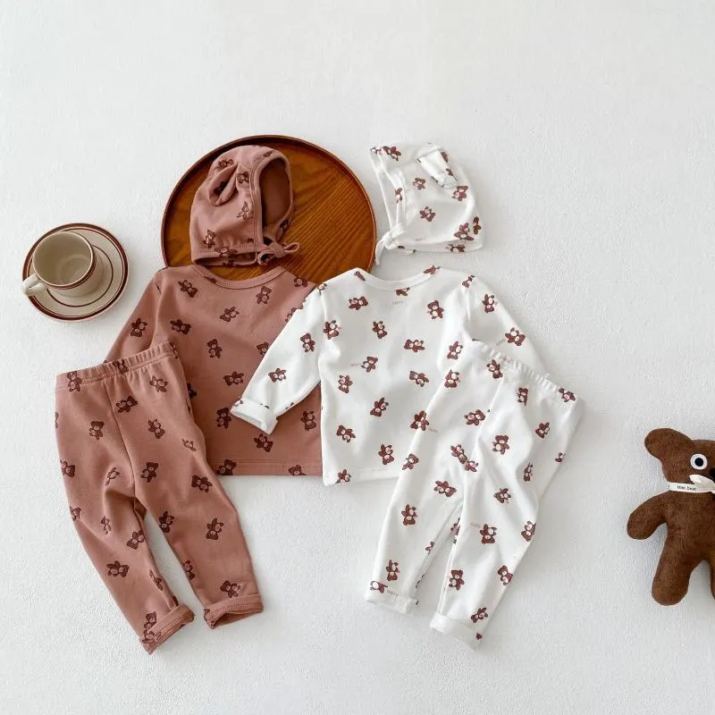 Наборы одежды 2022 Весна и осень детские медведь любовь печатание набор мальчик девушка топ + брюки шляпа из трех частей пижама