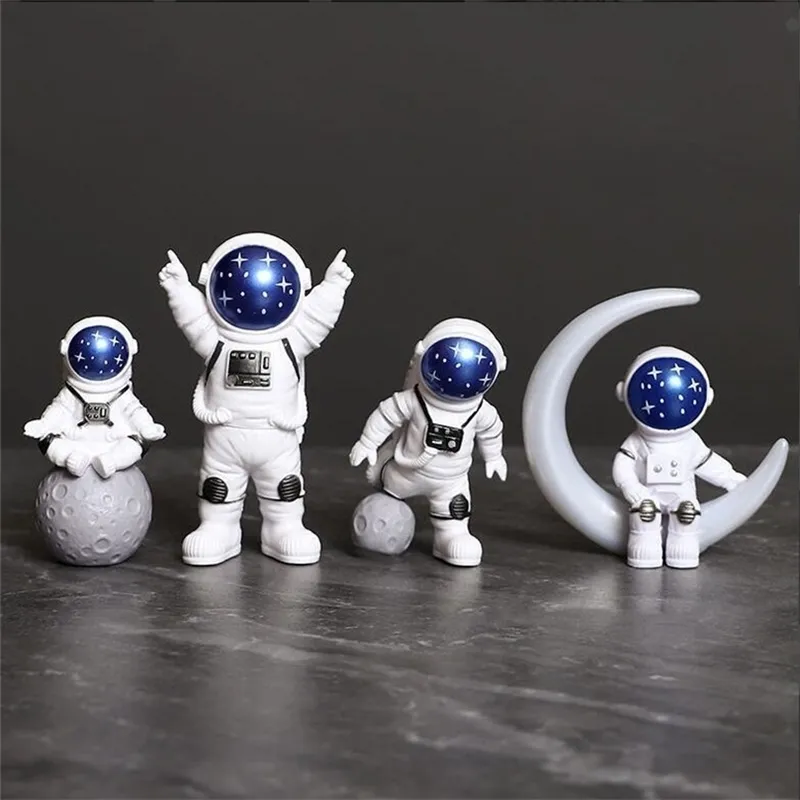 1pc Resina Figura Statua Figurine Spaceman Scultura Eonal Giocattoli Desktop Decorazione Della Casa Astronauta Modello Per Bambini Regalo 220622