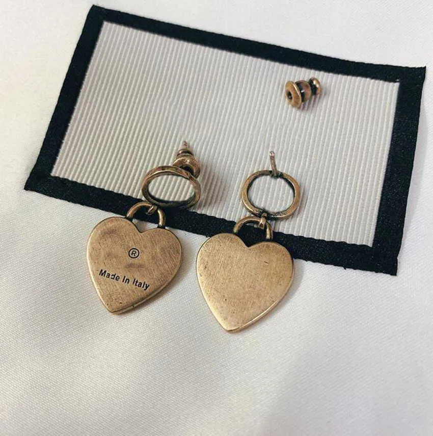 Orecchini pendenti con ciondolo a forma di cuore retrò Love Stud Orecchini in ottone di alta qualità Bijoux per le donne Lady Party Wedding Lovers Gift