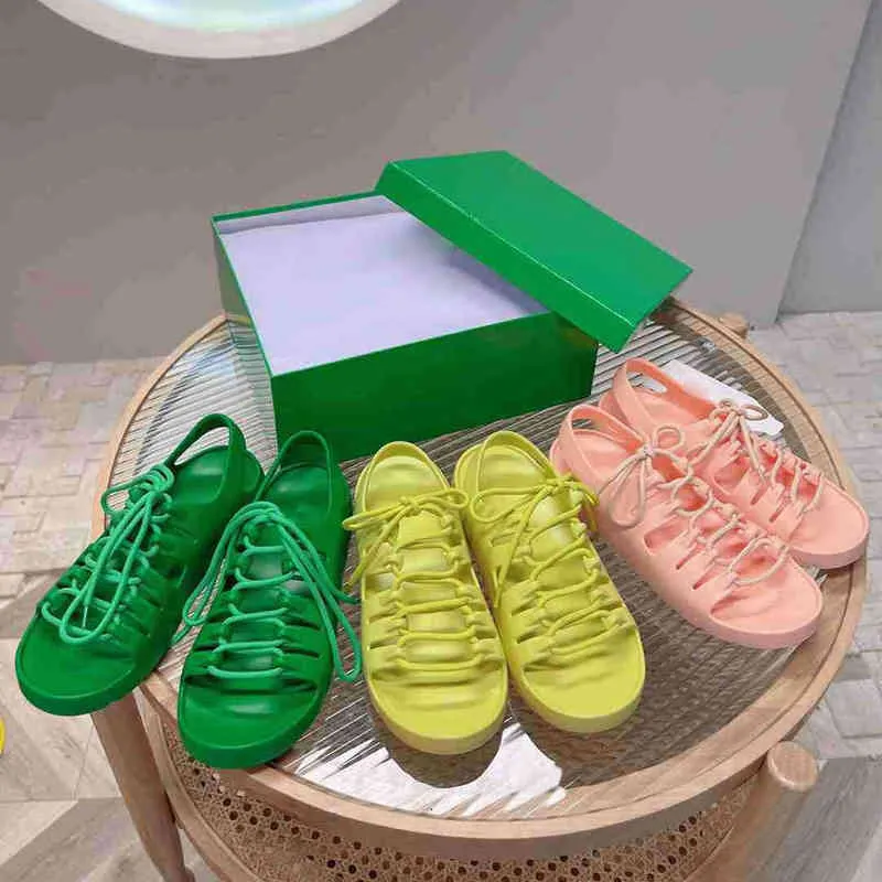 Jelly Sandals Designer Lace-up Slippers for Women Men Candy Colors Flat Beach Slides Fashion Green Pink Yellow Foam Rubber Size YX5R