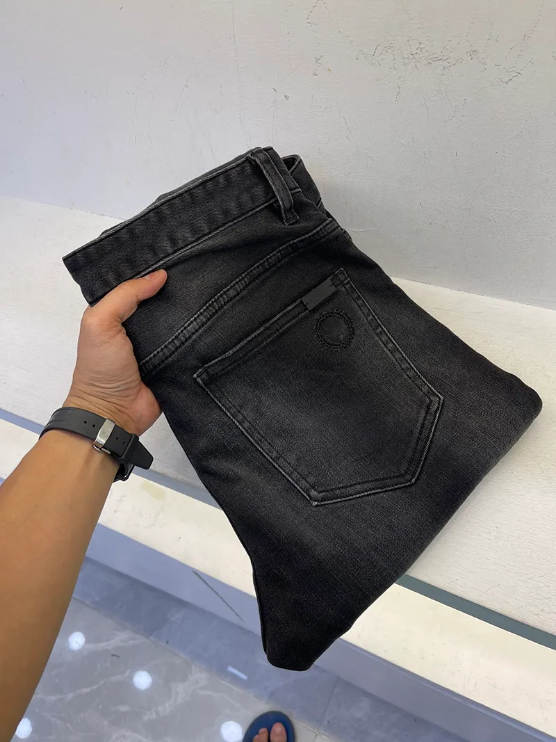 Neue High-End-Jeanshose für Herren in Dunkelgrau im Designer-Stil mit lässiger Waschung