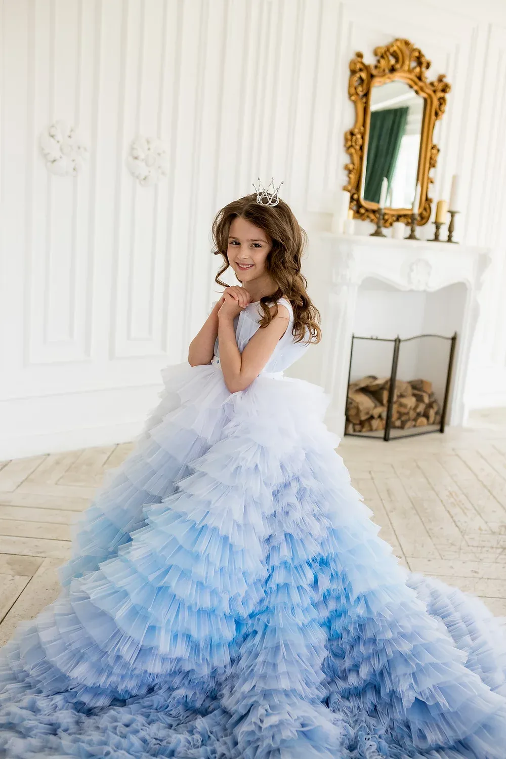 Ombre-blaue Blumenmädchenkleider für die Hochzeit 2022, Ballkleid, Juwelenhals, Rüschen, Stufenröcke, Kleinkind-Festzug-Kleider, Tüll, Kindergeburtstagskleid, Sweep-Zug, formelle Party