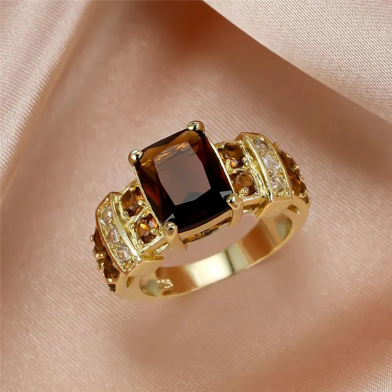 Anéis de casamento Big Square Coffee Zircon Brown Stone for Momen Homens Jóias Moda Vintage Anel de Cristal de Ouro Amarelo Valentim Giftdingding