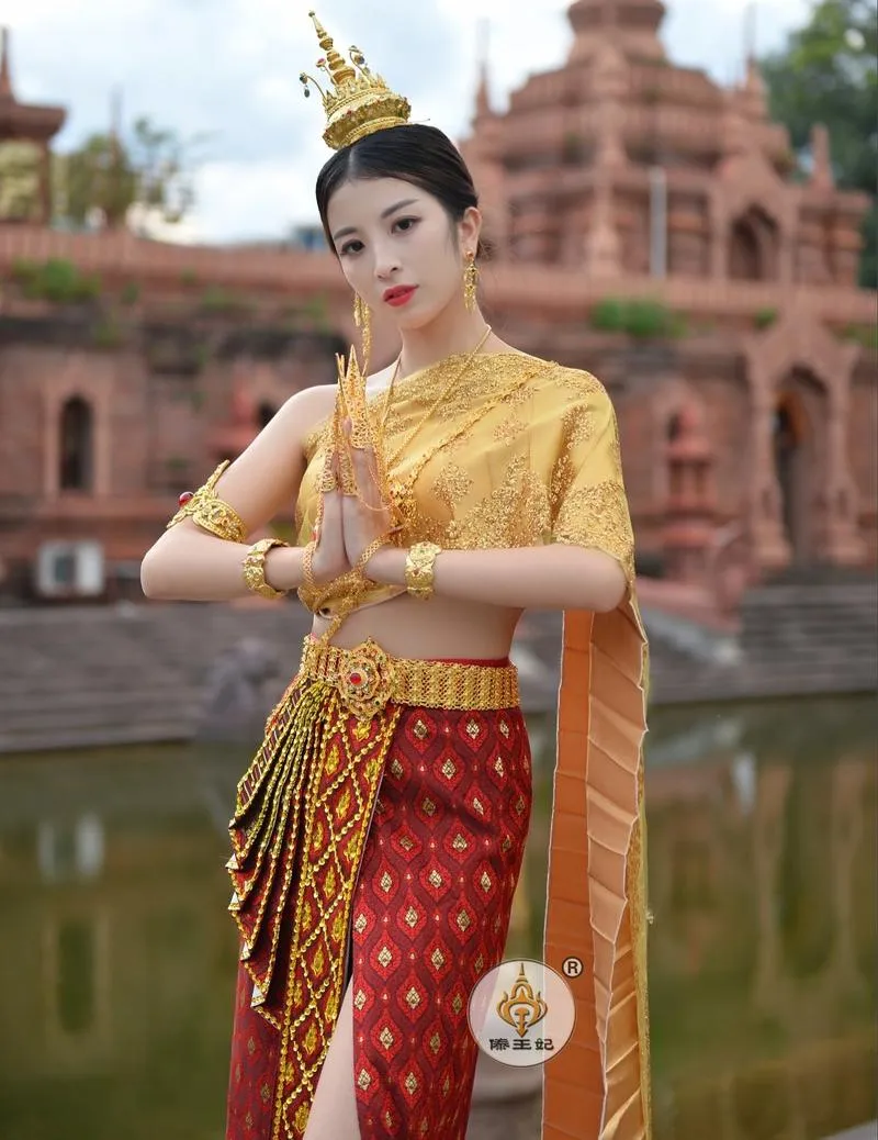 Thai traditional costume discount