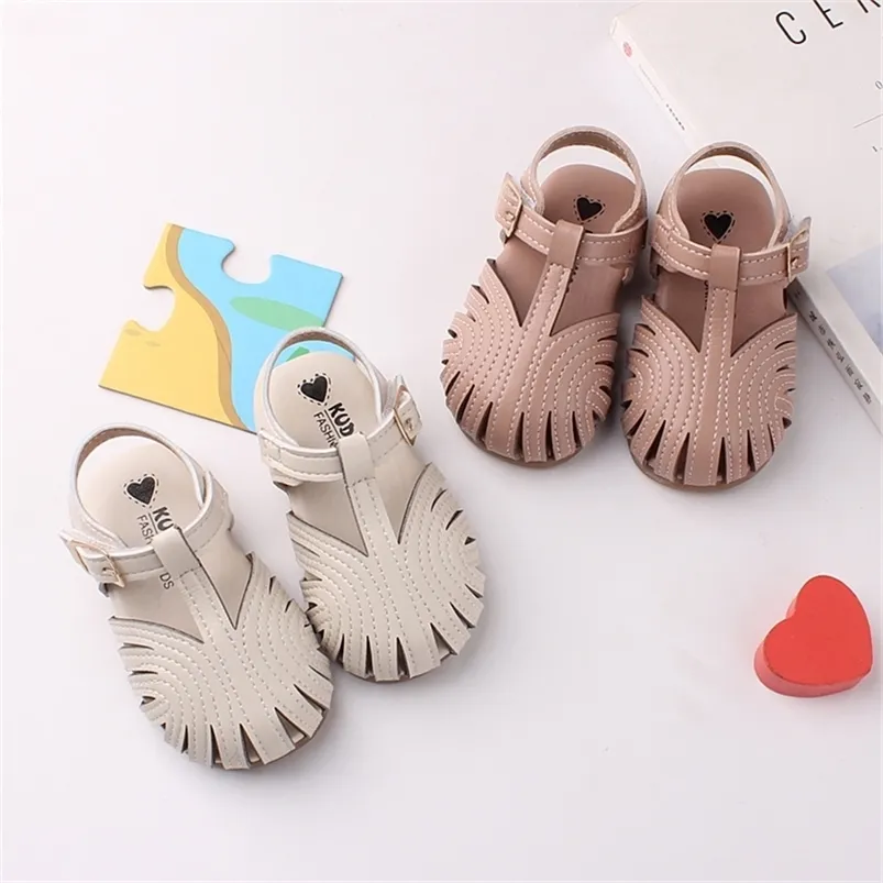 Sandalias para niñas Baby Summer Lindos recortes Batios transpirables zapatos para niños.