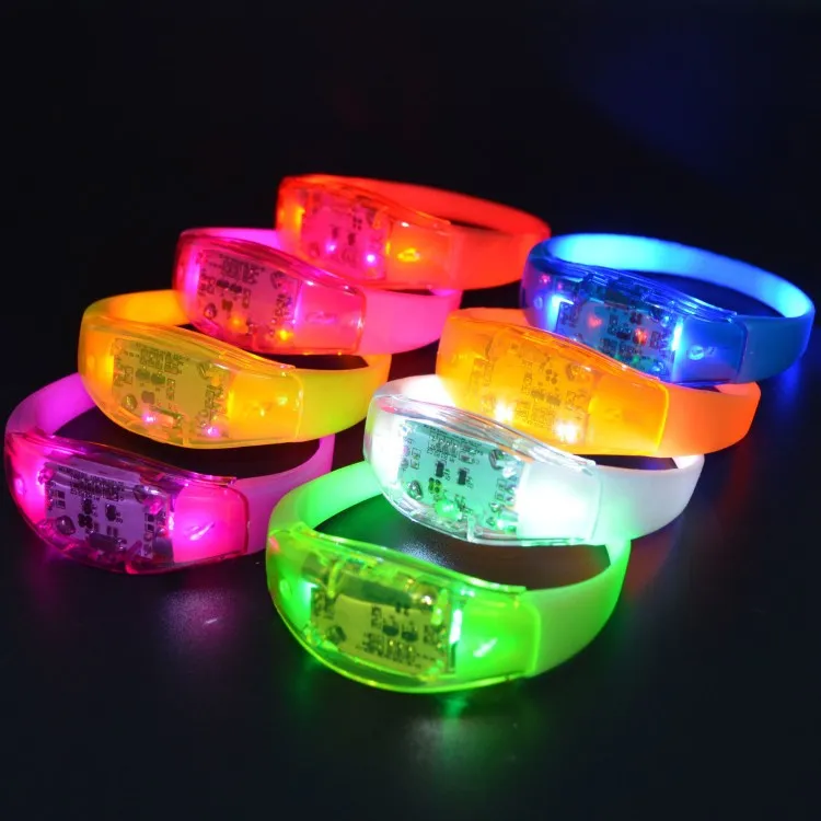 Iluminagem de novidade 7 Controle de som colorido LED de pulseira piscando iluminação Up Bangle Wrist Music Music Ativado Light Club Club Party Bar Disco Cheer Toy