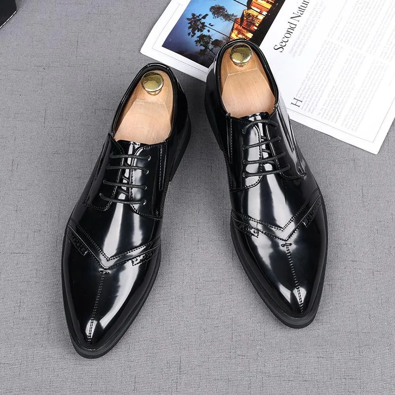 Designer di lusso British Fashion Men's Black Lace Up Oxford Flats Scarpe casual Abito da sposa Calzature da festa Zapatillas Hombre