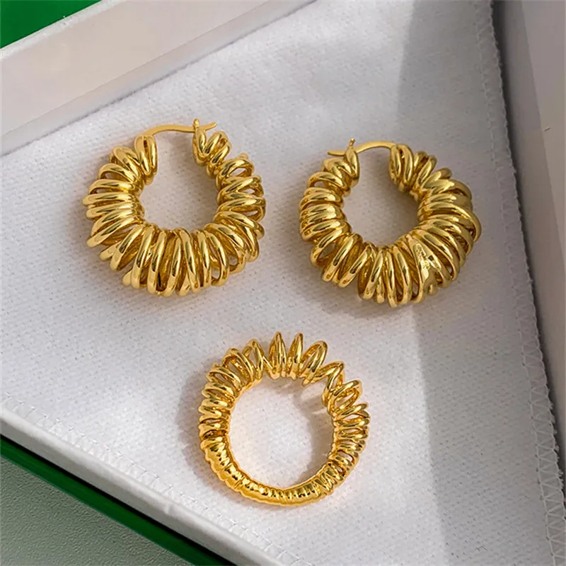 Stud Bottega European och American Spring Gold Earrings Stud Niche Design High-End Light Luxury Fashion Tide Brand Retro Wild Jewelry Gift