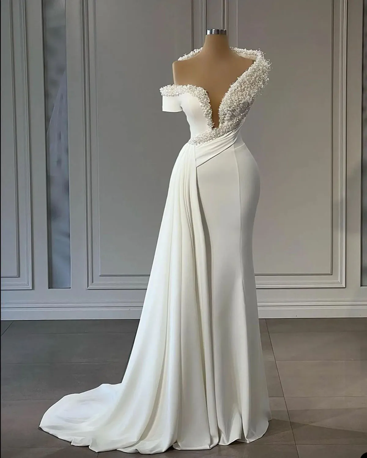 strapless open back dress Ascella Sweetheart Pleated Midi Dress