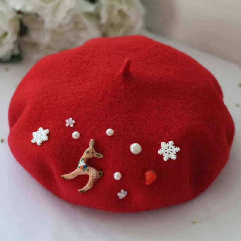 Christmas Beret Strawberry Sika Deer Christmas Pearl Snowflake Wool Painter Hat Autumn And Winter Beanie J220722