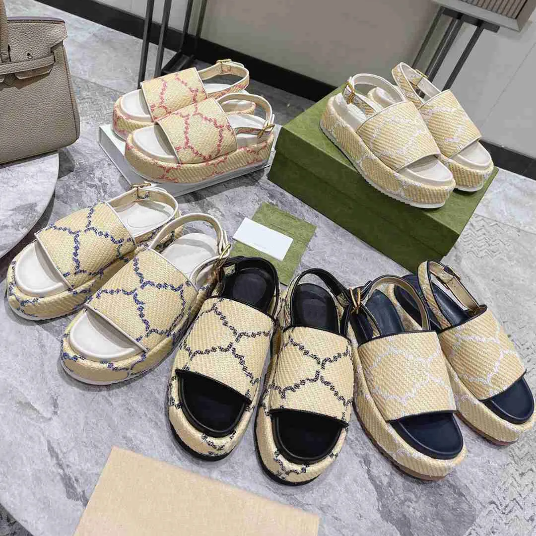 Classic New Fashion Femmes Sandales Slippers Designer Luxury Back Sandales Plats Sandales Plans de plage Bouchage Maison à la maison Sandales en caoutchouc imprimées épaisses