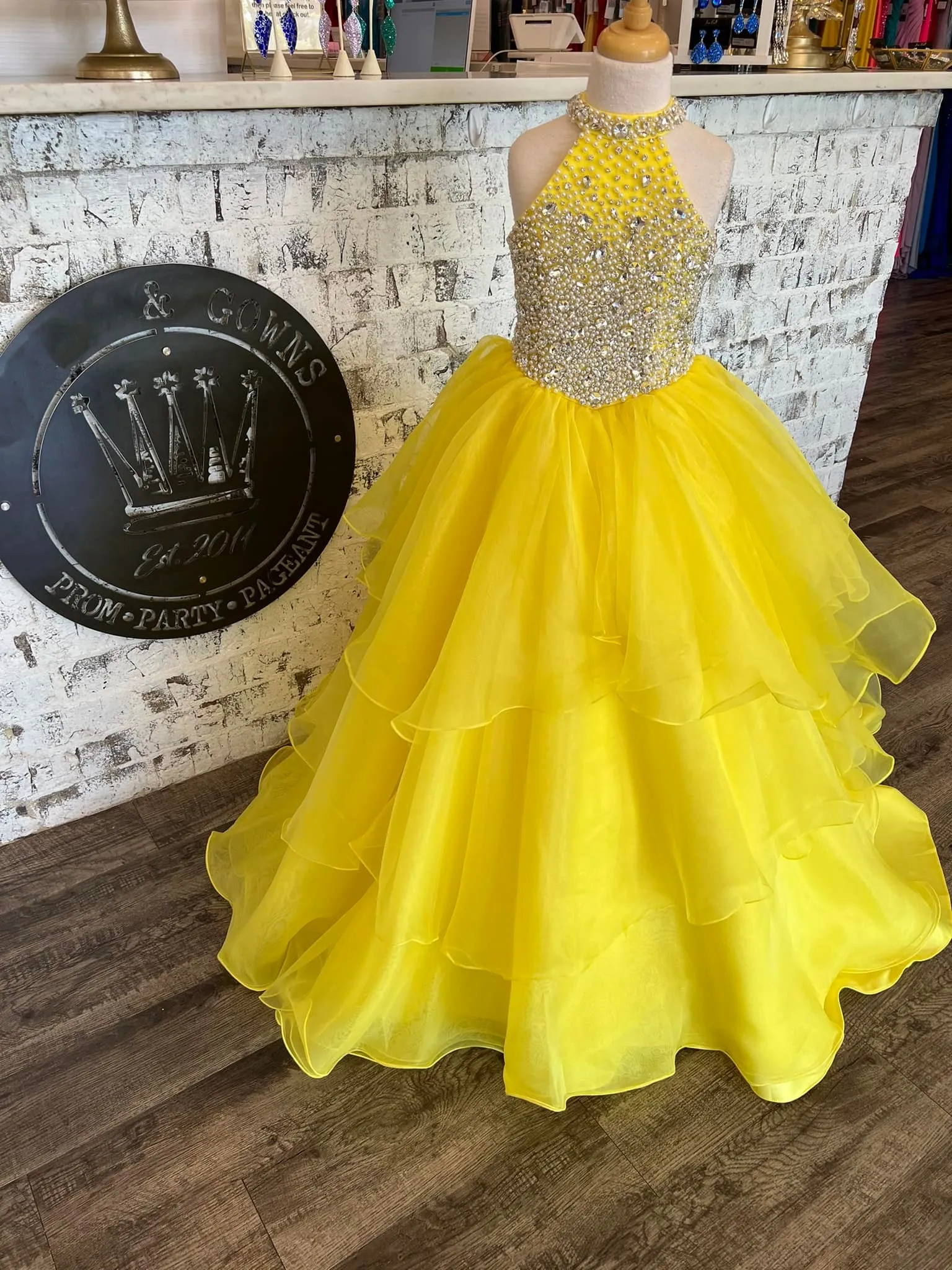 Halter Girl Pageant Elbise 2023 Balgown Kristalleri Boncuklu Organza Çocuk Doğum Günü Resmi Parti Yürümeye Başlayan Gençler Preteen Küçük Miss 294s