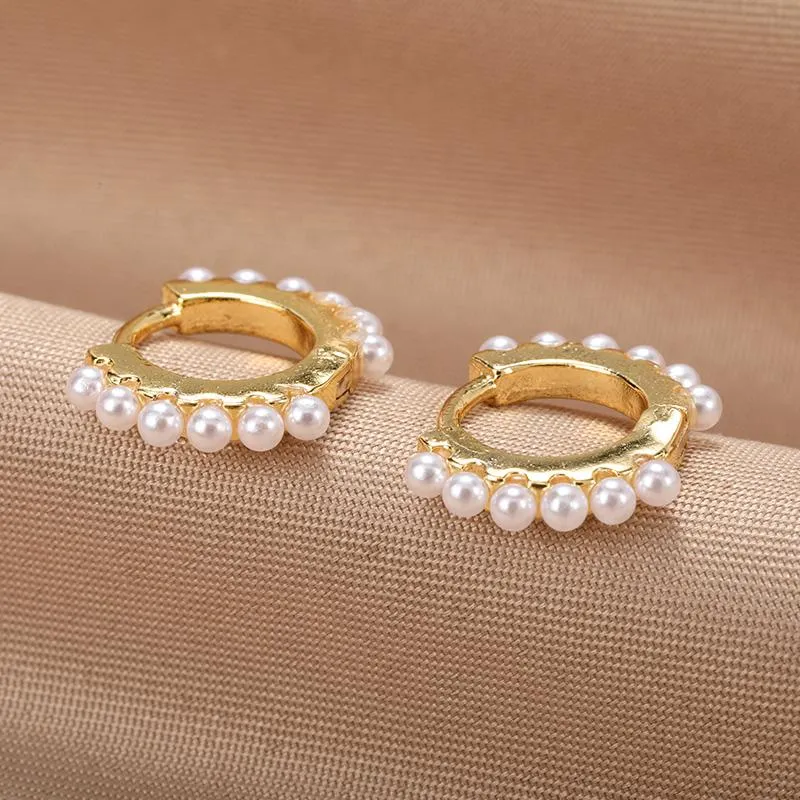 Hoop Huggie Elegant Vintage Pearl Earrings for Women Small Circle Fashion Korean smycken Kvinnlig öronringshoop