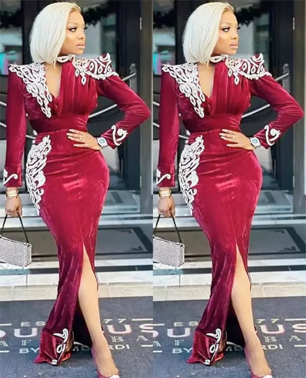 2022 Plus Size Arabisch Aso Ebi Burgund Sexy Etui-Abschlussballkleider Spitze Lange Ärmel Samt Abendkleid Formale Party Zweiter Empfang Brautjungfernkleid Kleid