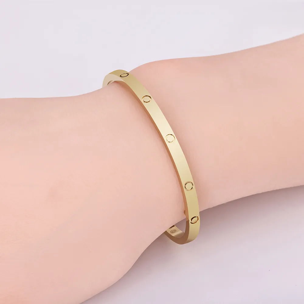 Brazalete Clásico Modelo pequeño Brazalete delgado Amor Pulseras Brazaletes para mujeres Hombres Joyas de diseño de acero de titanio con llave Destornillador Diseño de inscripción