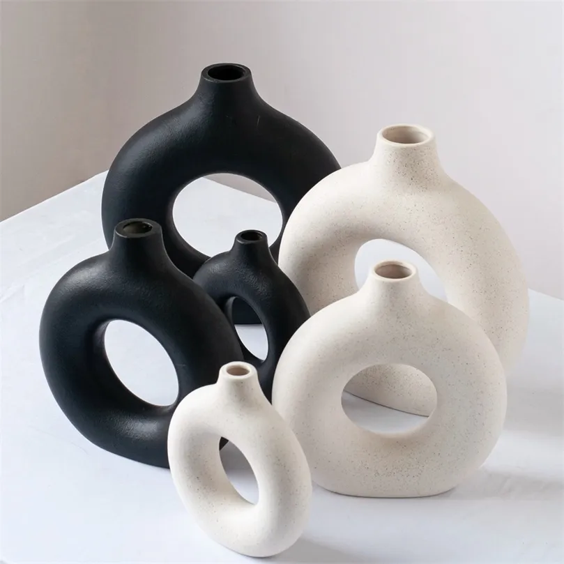 Nordic Circular Hollow Ceramic Vase Donuts Flower Pot Home Decoration Accessories Office Desktop Living Room Interior Decor Gift 220423